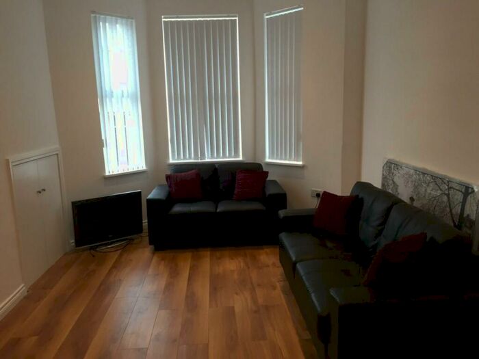 4 Bedroom House To Rent In Camden Street, Belfast, County Antrim, BT9