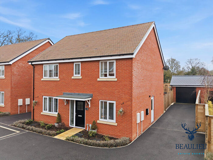 4 Bedroom Detached House For Sale In Drury Grove, Chelmsford, CM3