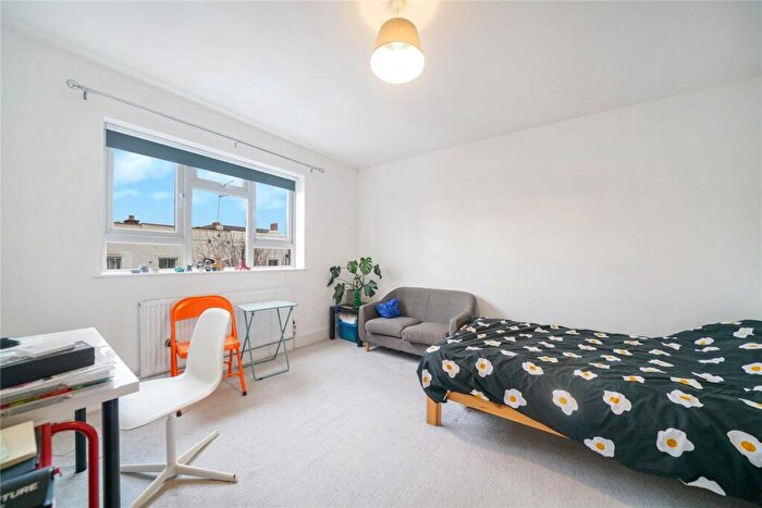 1 Bedroom Apartment For Sale In Medina Lodge, Isledon Road, London, N7