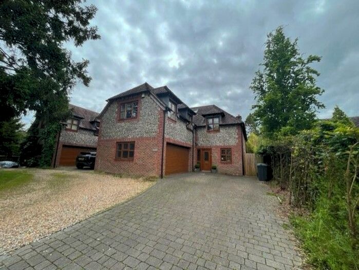 5 Bedroom Detached House To Rent In South Drive, Littleton, Winchester, SO22