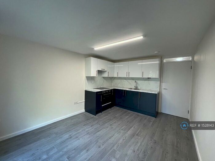 2 Bedroom Flat To Rent In Slaithwaite Road, London, SE13