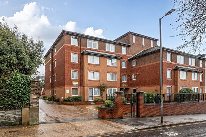1 Bedroom Retirement Property For Sale In Surbiton, Surrey, KT6