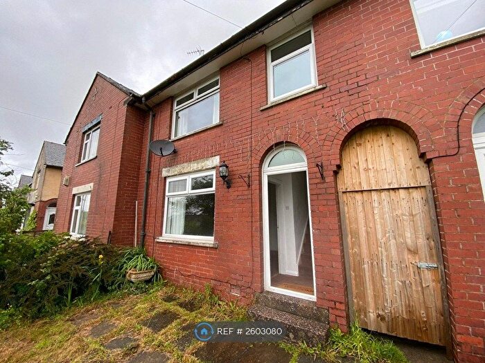 3 Bedroom Semi-Detached House To Rent In Oakworth Croft, Oldham, OL4