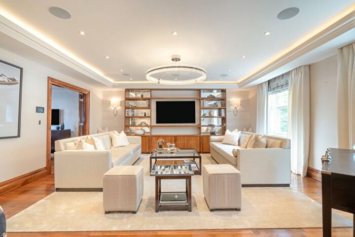 2 Bedroom Flat To Rent In Grosvenor Hill, London, W1K