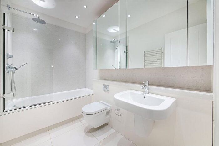 3 Bedroom Flat To Rent In Wellesley House, Sloane Square, London, SW1W