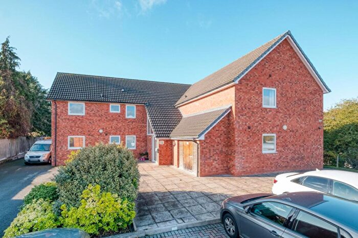 2 Bedroom Apartment For Sale In Cedar Park Road, Redditch, B97