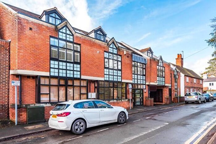 2 Bedroom Flat To Rent In Milton Road, Wokingham, RG40