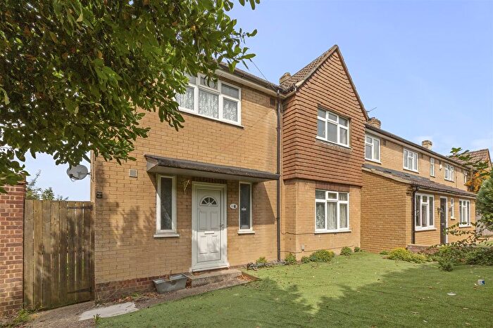 3 Bedroom End Terrace House For Sale In Hillary Road, High Wycombe, HP13