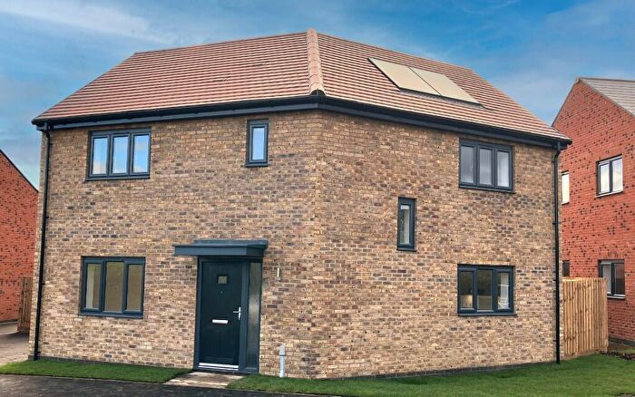 3 Bedroom Detached House For Sale In Ashby Road, Daventry, NN11