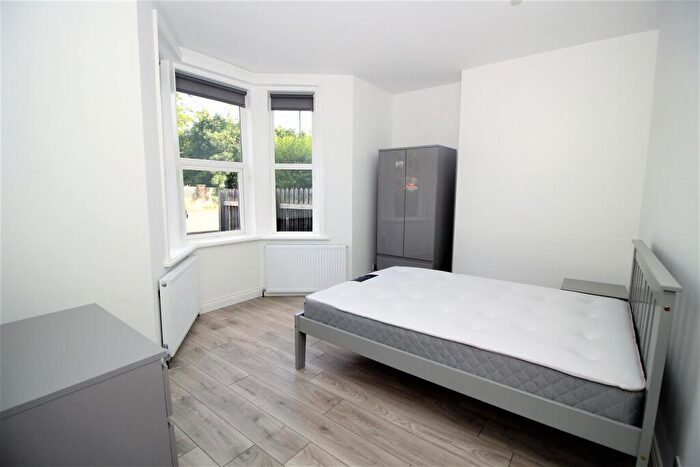 2 Bedroom Flat To Rent In Salters Road, Gosforth, Newcastle Upon Tyne, NE3