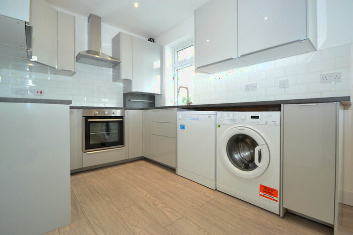3 Bedroom Apartment To Rent In Surbiton, KT6