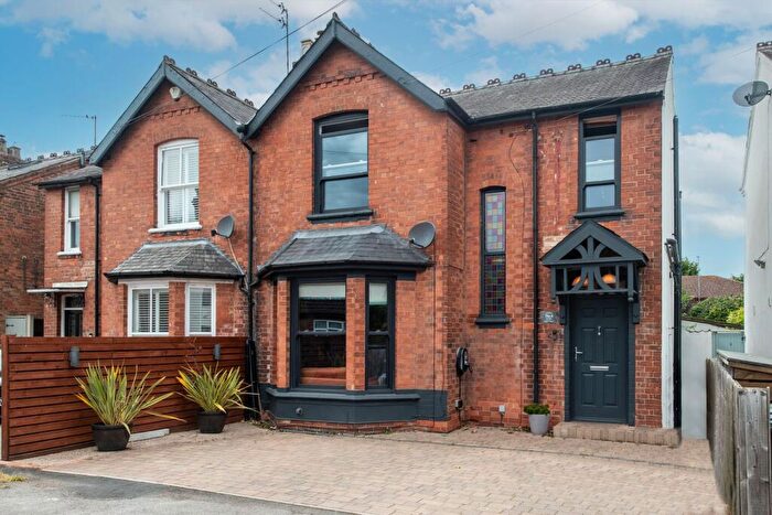 4 Bedroom Semi-Detached House To Rent In Elm Drive, Carlton, NG4