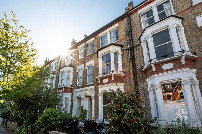 3 Bedroom Flat To Rent In Mercers Road, Tufnell Park, N19
