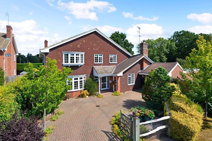 5 Bedroom Detached House For Sale In Farm Close, Loxwood, RH14