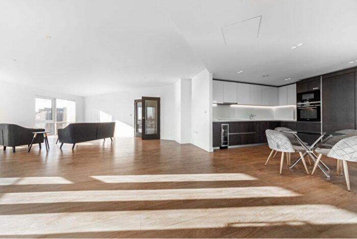 3 Bedroom Flat To Rent In Dickens Yard, New Broadway, W5