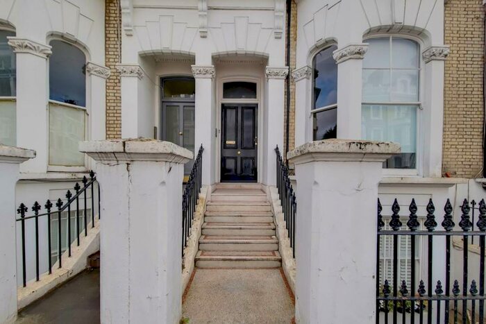 1 Bedroom Flat To Rent In Coleherne Road, Earls Court, London, SW10