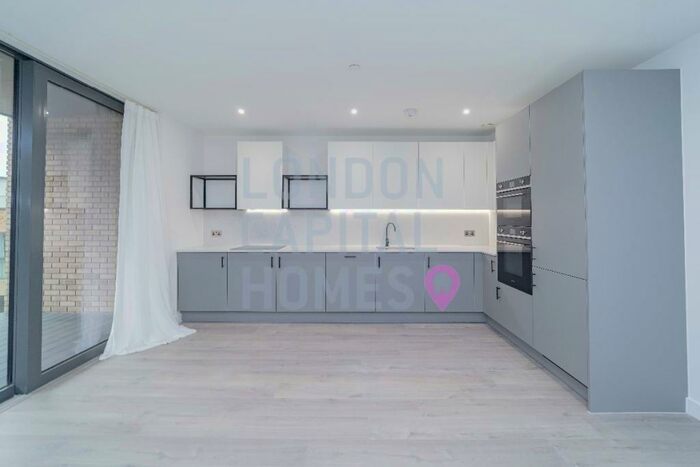 2 Bedroom Apartment To Rent In Willowbrook House, Green Lanes, Woodberry Down, London, N4