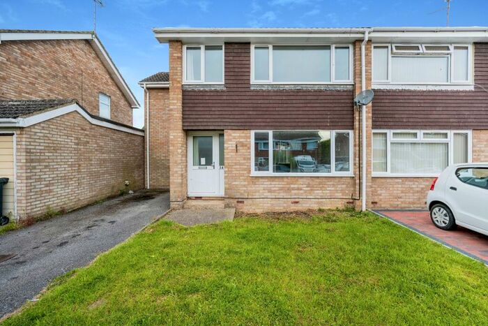 4 Bedroom Semi-Detached House For Sale In Elm Drive, Deanshanger, Milton Keynes, MK19