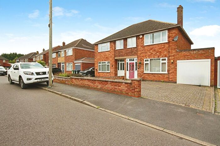 3 Bedroom Semi Detached House For Sale In Palmer Road, Whitnash, Leamington Spa, CV31