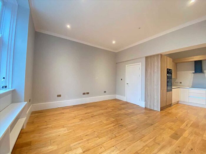 2 Bedroom Flat To Rent In Castlebar Road, Ealing, Ealing, W5