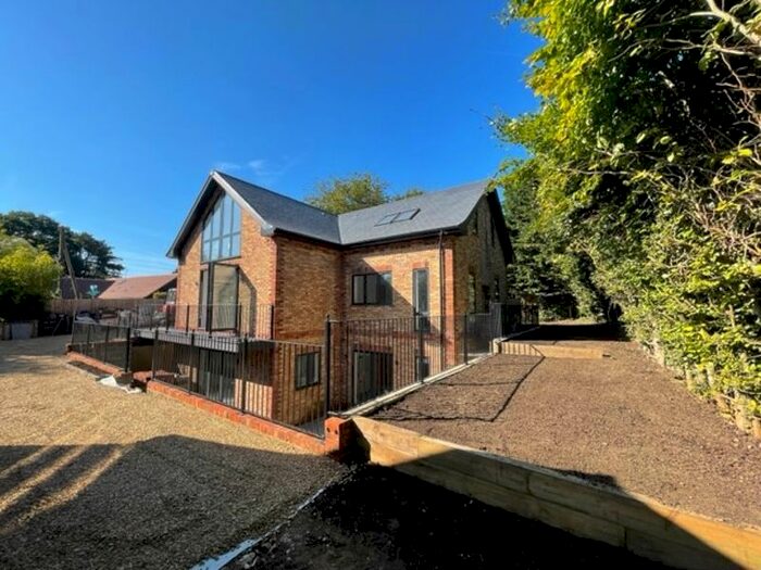 5 Bedroom Detached House For Sale In Dunsmore, Buckinghamshire, HP22