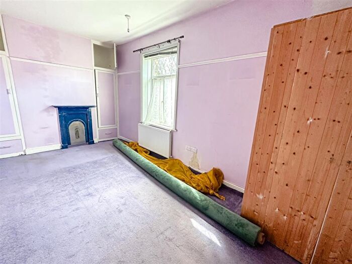 2 Bedroom End Terrace House For Sale In Birkby Lodge Road, Huddersfield, HD2
