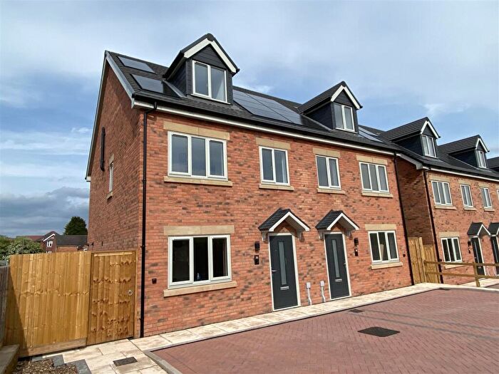 4 Bedroom Semi-Detached House For Sale In Mount Road, Castle Gresley, DE11