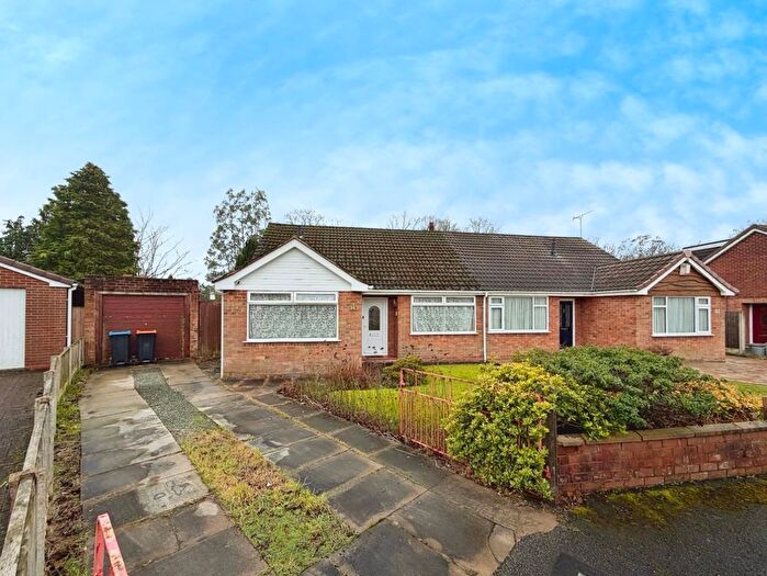 4 Bedroom Semi Detached Bungalow For Sale In Grange Crescent, Childer Thornton, CH66