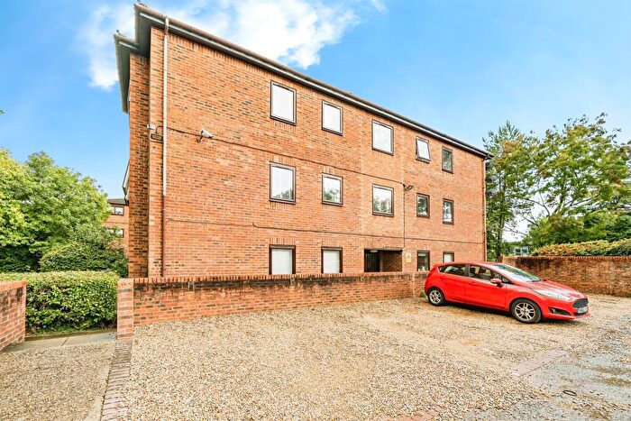 1 Bedroom Apartment For Sale In The Paddocks, Marlow, SL7