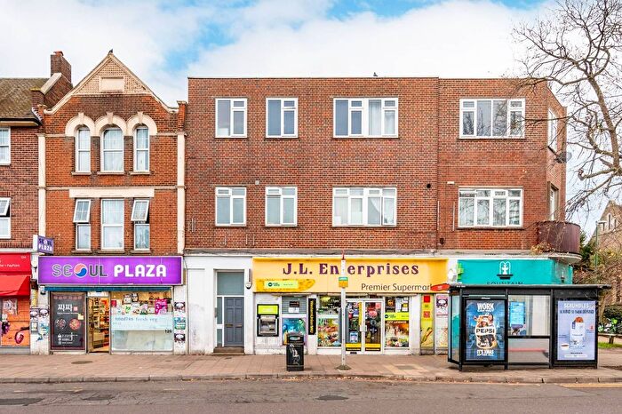 2 Bedroom Flat To Rent In Malden Road, New Malden, KT3