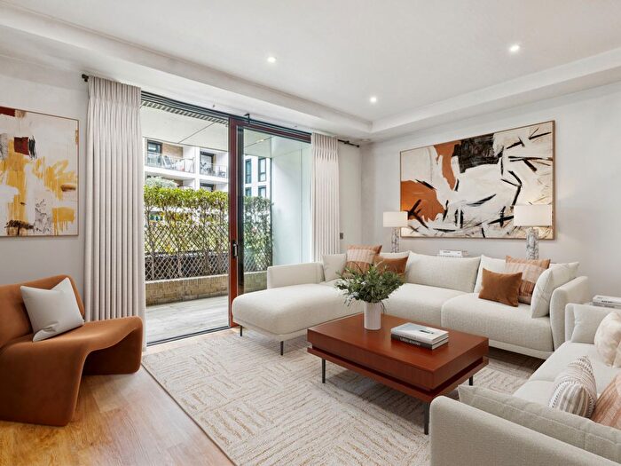 2 Bedroom Flat For Sale In Knaresborough Drive, London, SW18