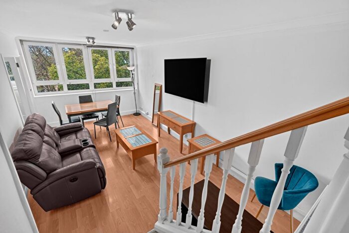 3 Bedroom Flat To Rent In Semley House, Semley Place, SW1W