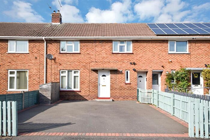 3 Bedroom Town House For Sale In Stafford Avenue, New Balderton, Newark, NG24