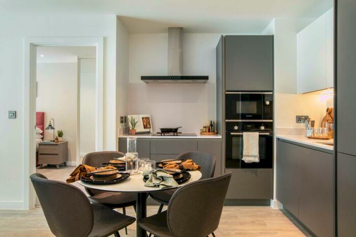 3 Bedroom Flat To Rent In Hackney Road, E2