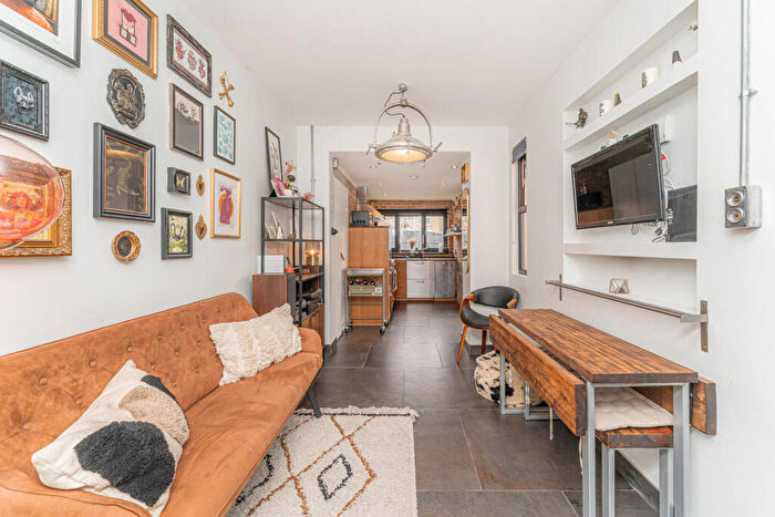 1 Bedroom Flat For Sale In Ladysmith Road, Enfield, EN1