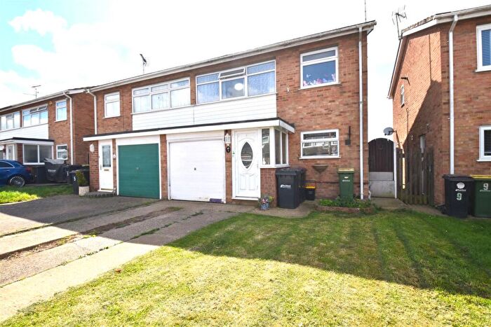 3 Bedroom Semi-Detached House For Sale In Rutland Gardens, Rochford, SS4