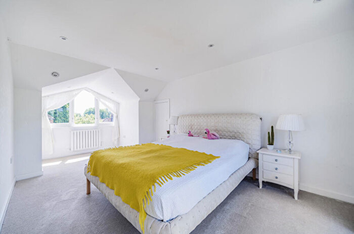4 Bedroom Detached House For Sale In Turnoak Avenue, Woking, Surrey, GU22