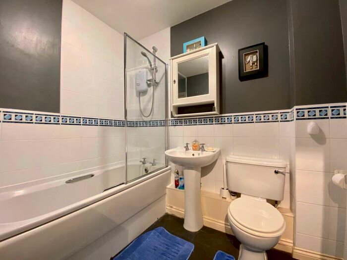 2 Bedroom Apartment To Rent In Williams Park, Benton, NE12