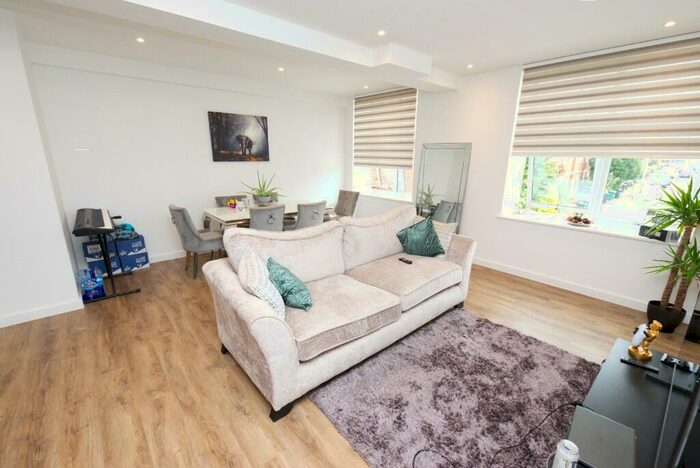 2 Bedroom Flat To Rent In Sheridan Terrace, Hove, East Sussex, BN3
