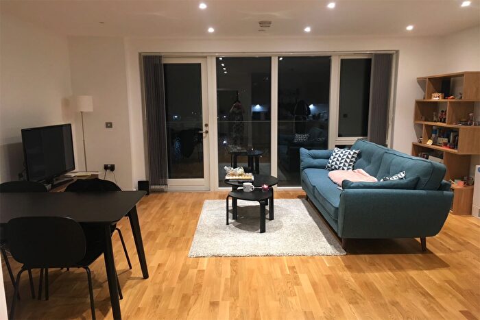 2 Bedroom Apartment To Rent In Waterford Court, Turnberry Quay, E14