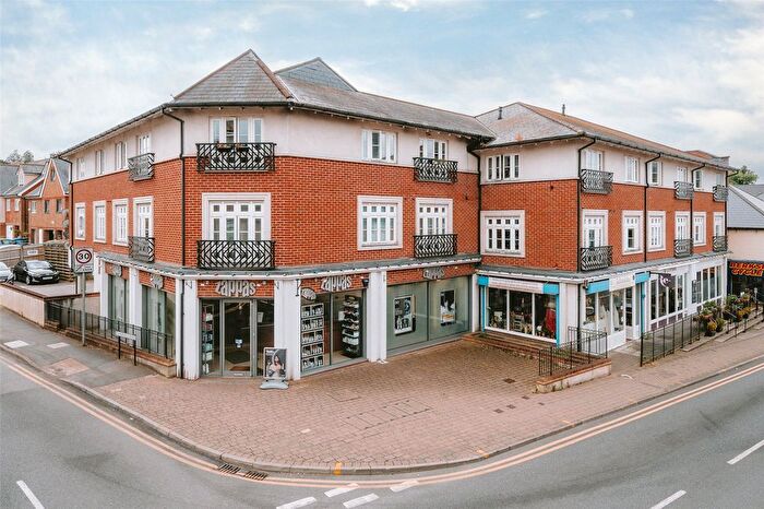 2 Bedroom Flat For Sale In Cambridge Road, Crowthorne, Berkshire, RG45