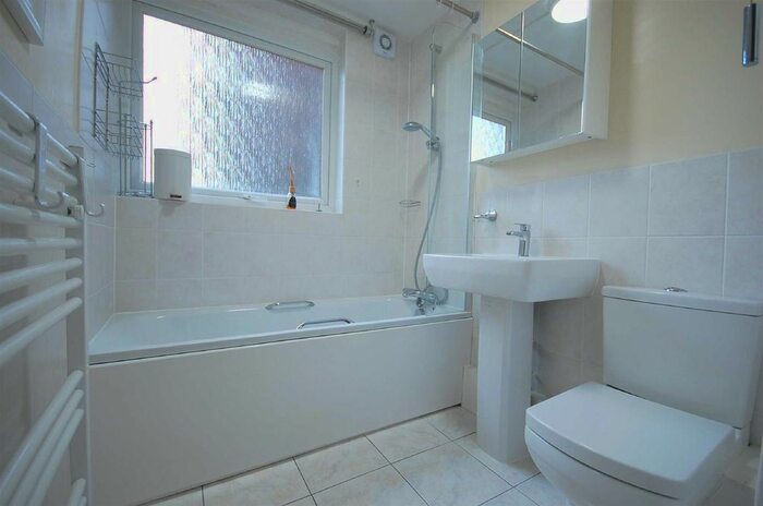 2 Bedroom Flat To Rent In Hawkesworth Close, Northwood, HA6