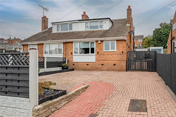 2 Bedroom Bungalow For Sale In Hough End Garth, Leeds, West Yorkshire, LS13