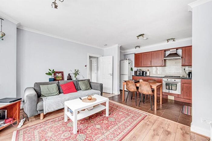 2 Bedroom Flat To Rent In Grange Park, London, W5