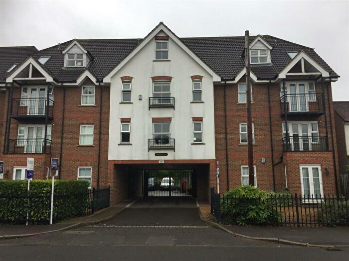 2 Bedroom Flat To Rent In Flat, Haverstock Place, Romford, RM2