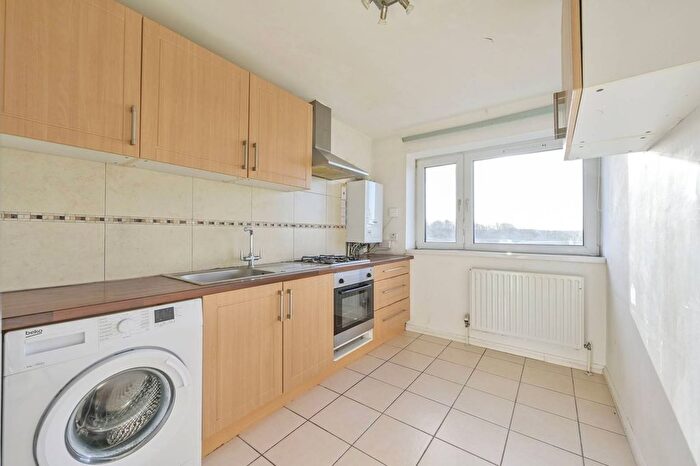 2 Bedroom Flat To Rent In Norley Vale, Roehampton, London, SW15