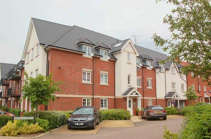 2 Bedroom Flat To Rent In Grange Drive, High Wycombe, HP13