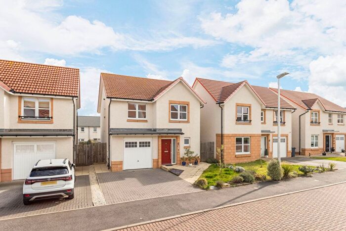 4 Bedroom Detached House For Sale In Longwall Crescent, Newcraighall, EH21