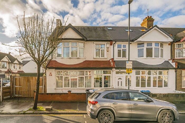 3 Bedroom End Terrace House For Sale In Bishops Park Road, London, SW16