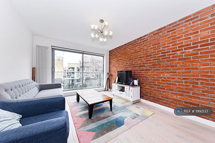 2 Bedroom Flat To Rent In Ascot House, London, E14